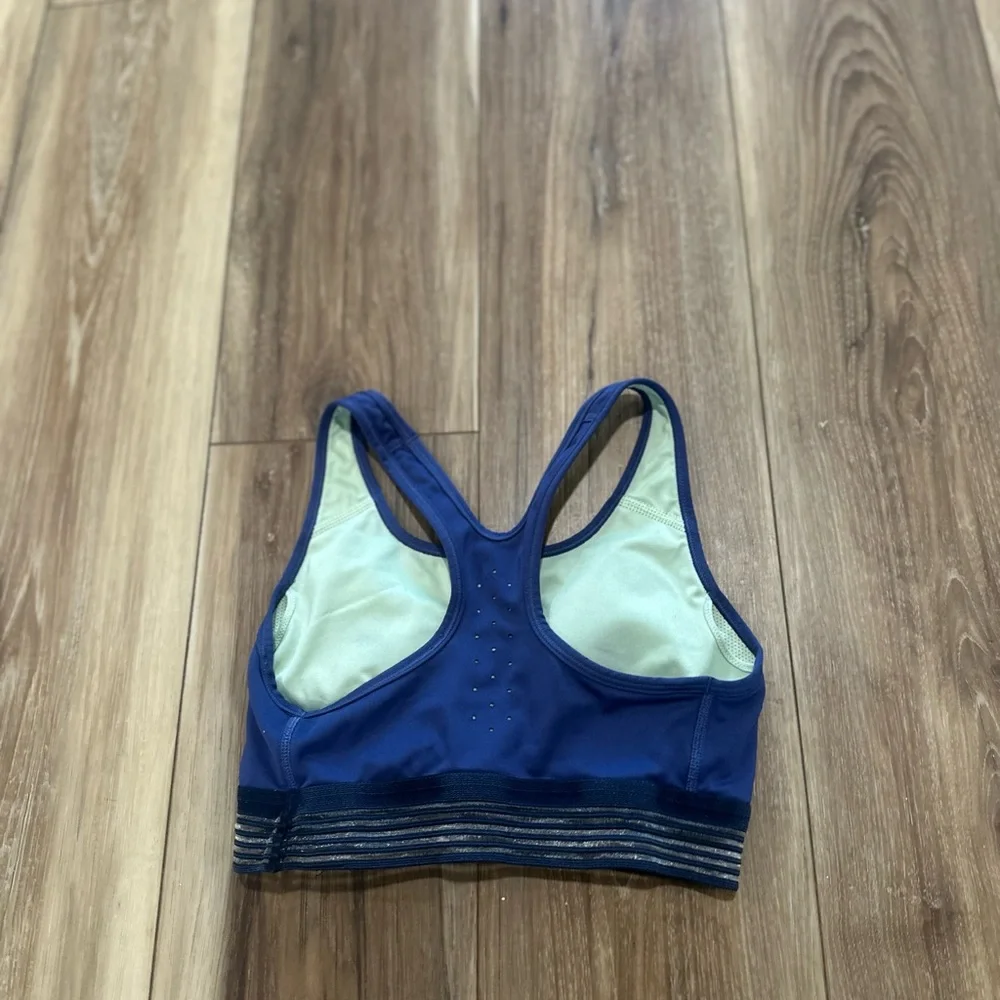 Nike dri fit Women's Sports Bra size small